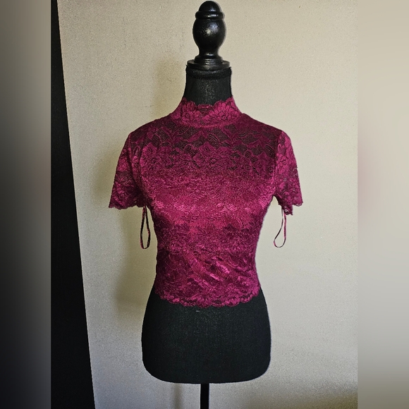Guess Womens XS Extra Small-Small Burgandy Maroon Lace T Shirt Top - Picture 3 of 9